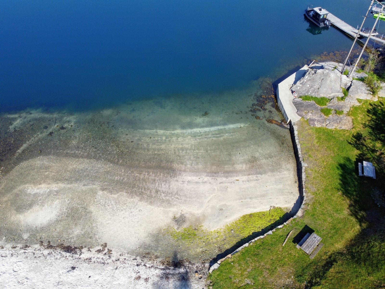 Søvikvågen- badestrand og stupebrett. 10 minutters gange fra Lysetunet Galleribilde