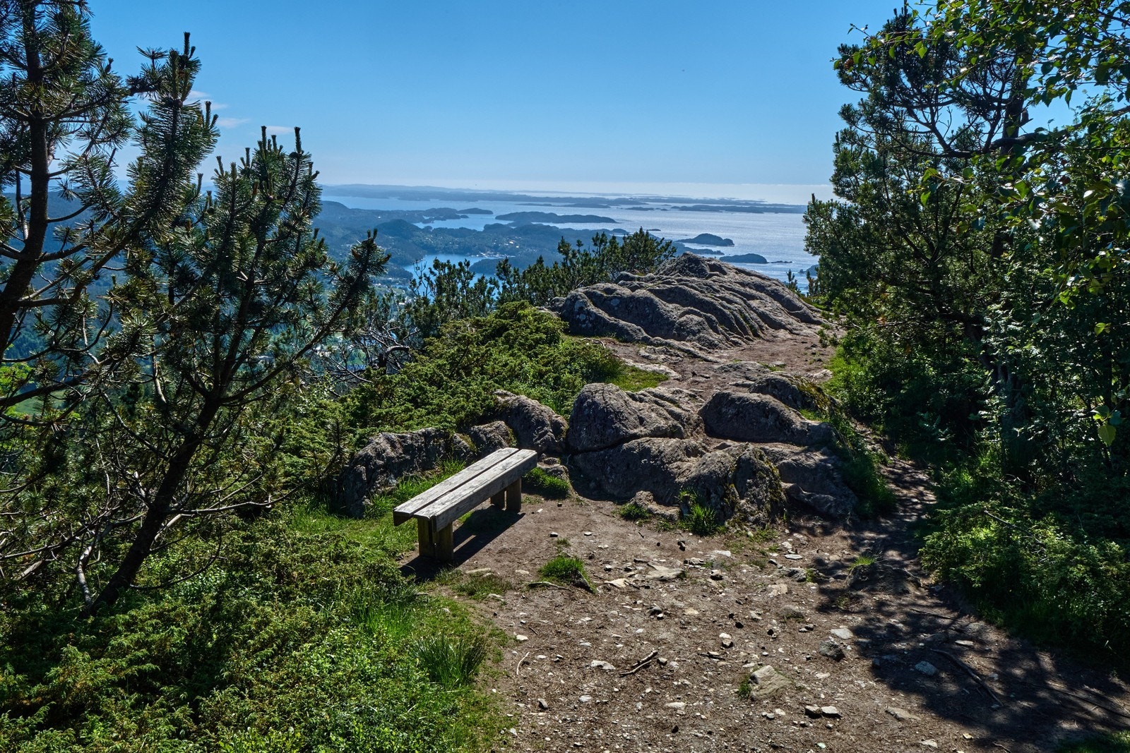 Ta deg en tur opp på toppen av Lyshorn ca. 400 moh. Galleribilde