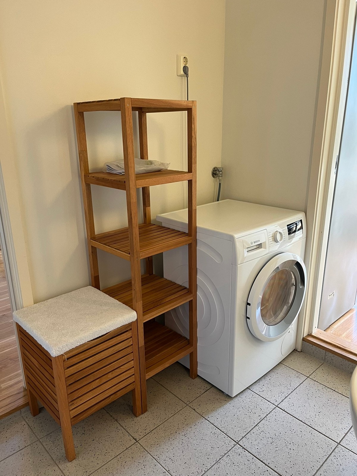 Bad med vaskemaskin Galleribilde