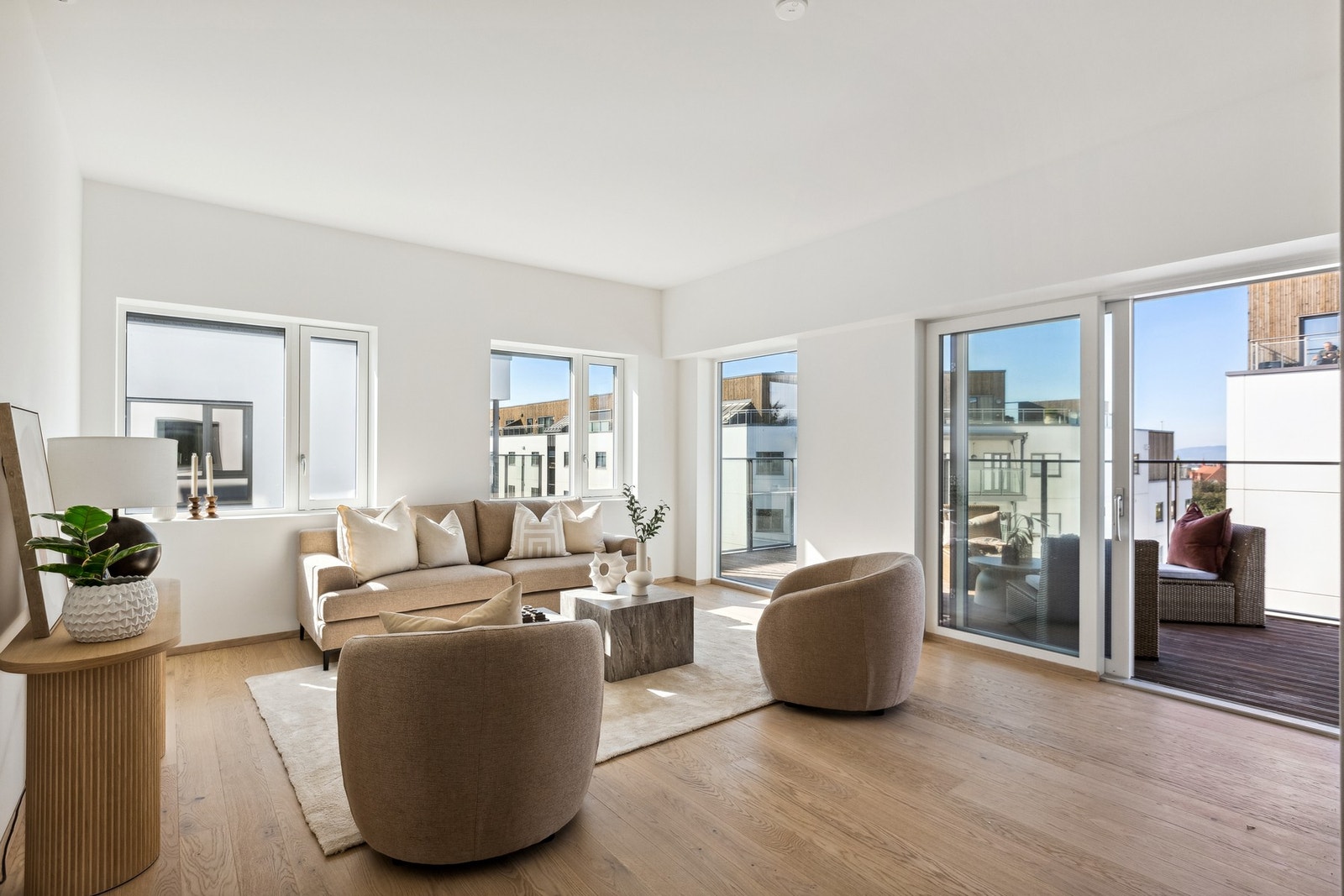 Leilighetene leveres med 1-stavs eikeparkett på stue, kjøkken, soverom og bod. Bildet er hentet fra leilighet B3-504. Galleribilde