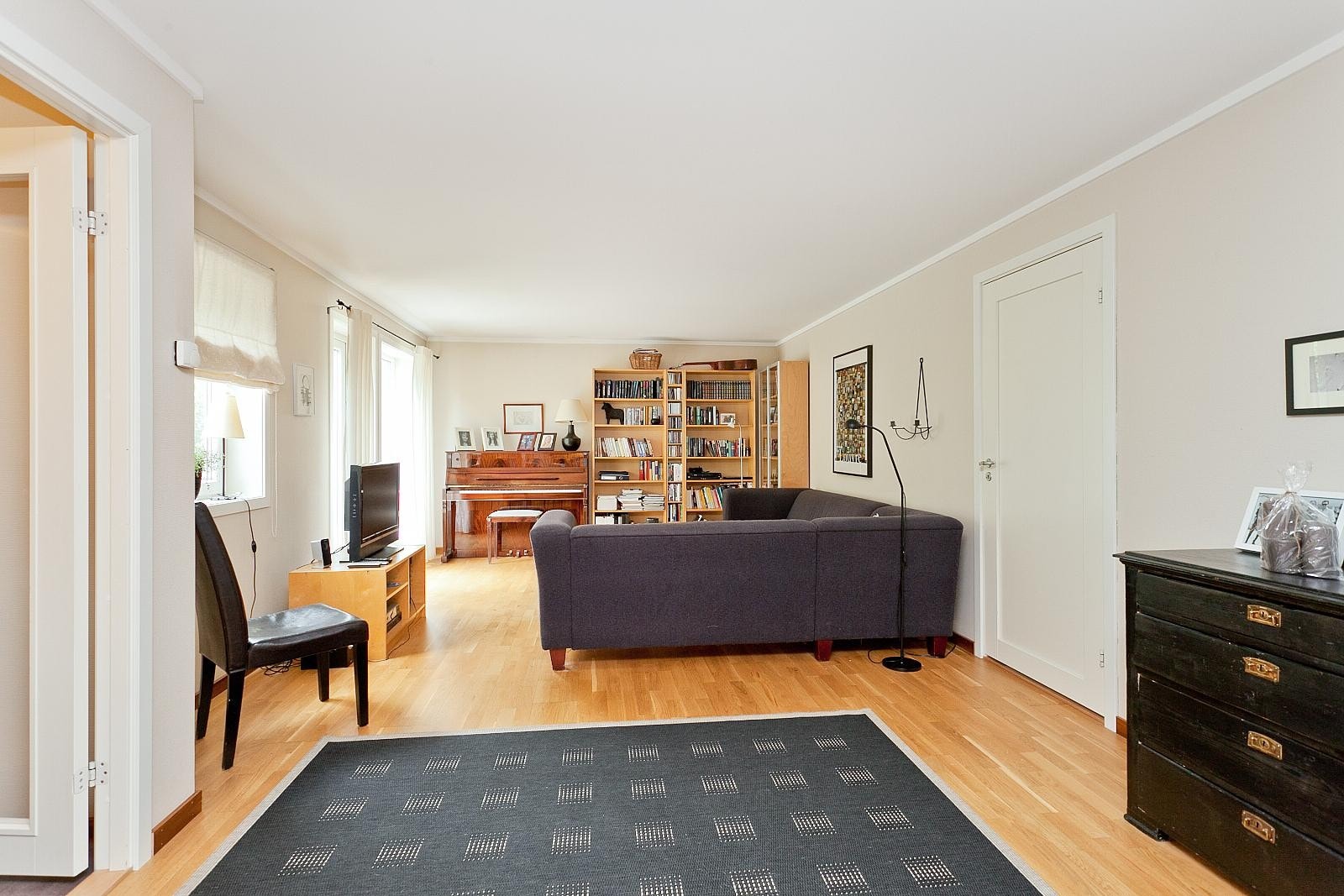 Boligen ligger i 1. etasje / sokkeletasje i tomannsbolig Galleribilde