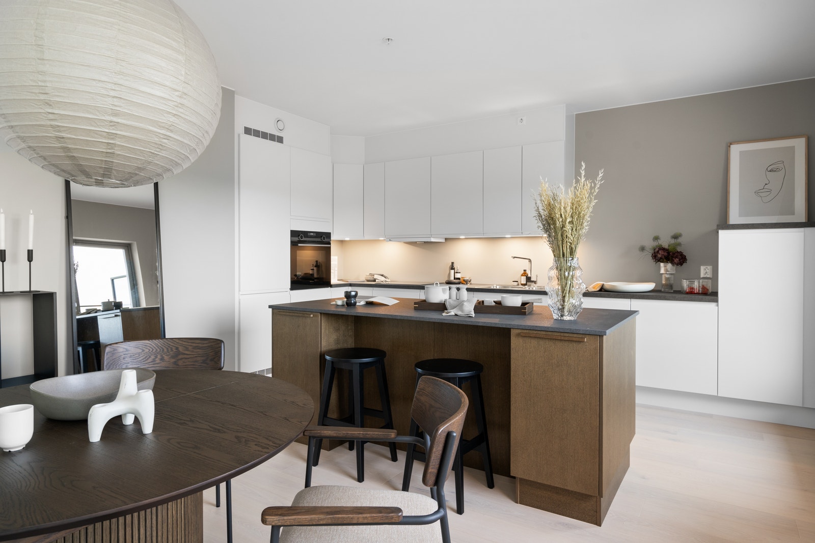 Her har du stue/kjøkken på hele 41 m2, som du kan innrede til ditt drømmehjem! Galleribilde