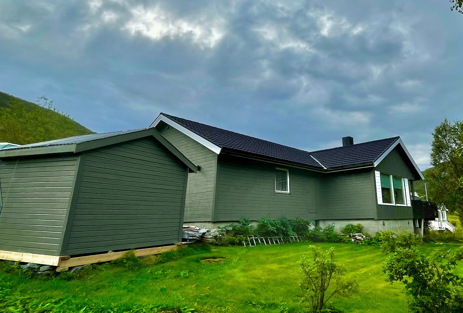 Boligen sett fra kommunal vei Galleribilde