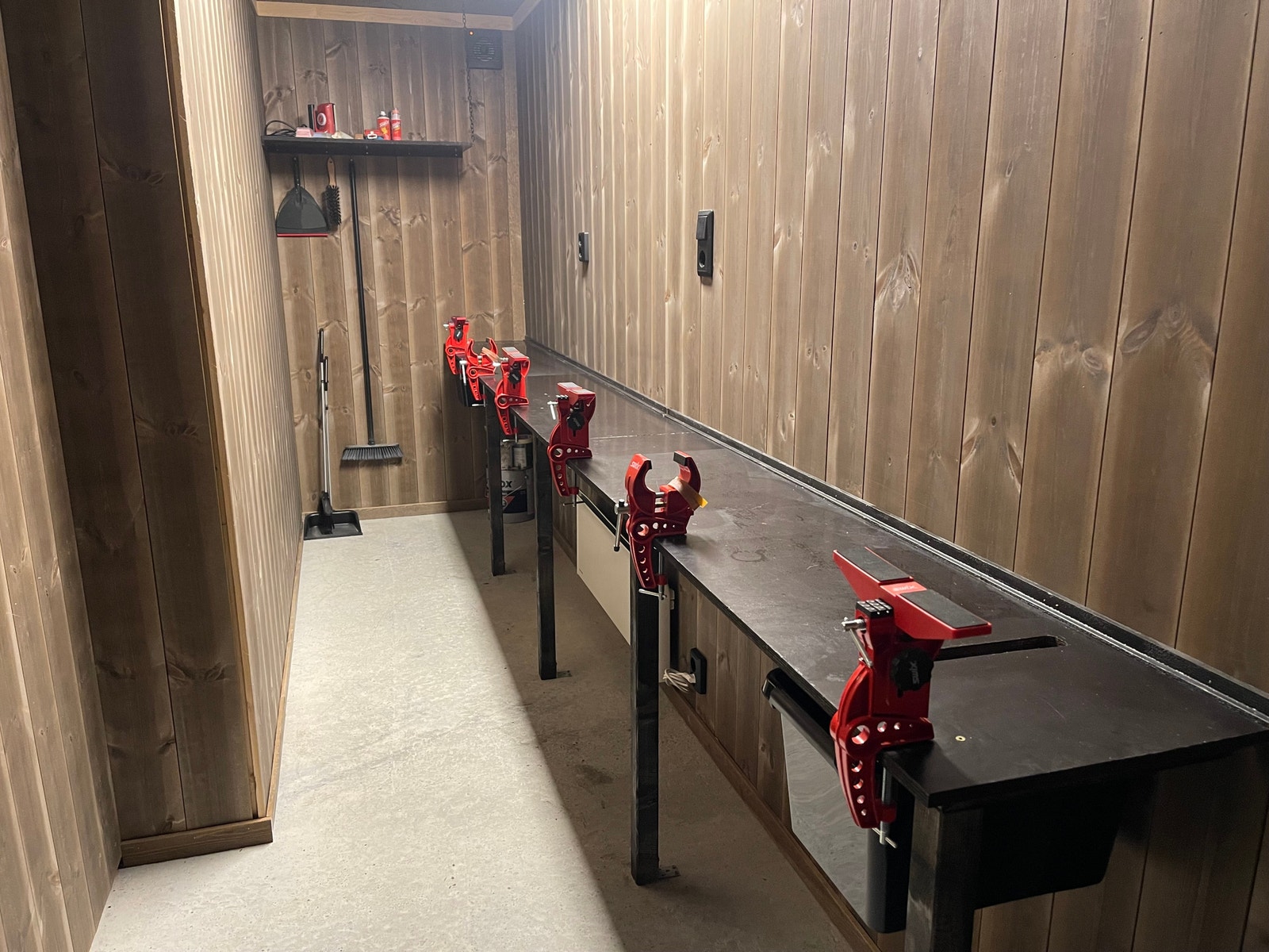 Smørebod i Anneks, to stasjoner. Avtrekk i rommet. Galleribilde