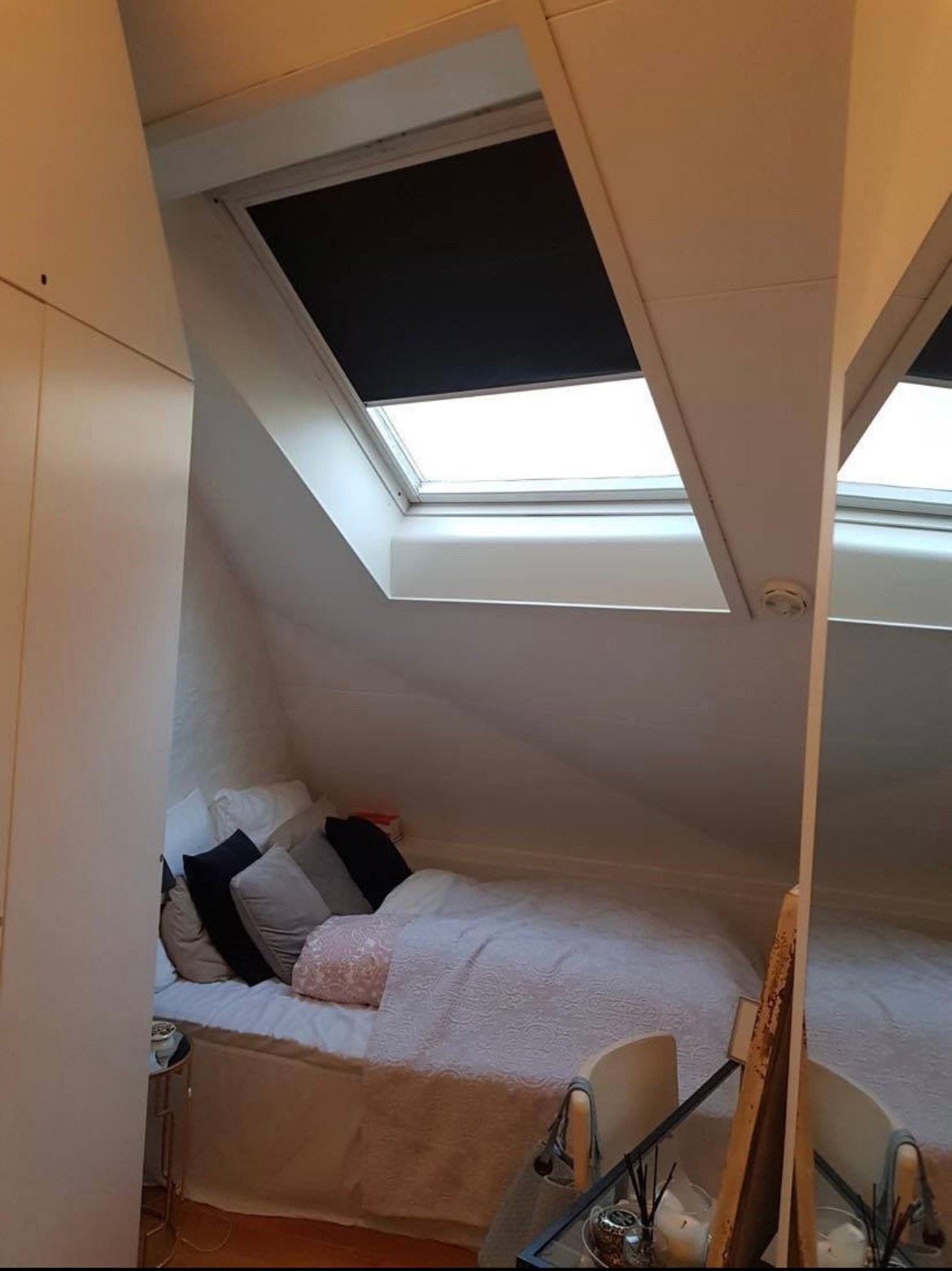 Det ledig rommet med god skap plass Galleribilde