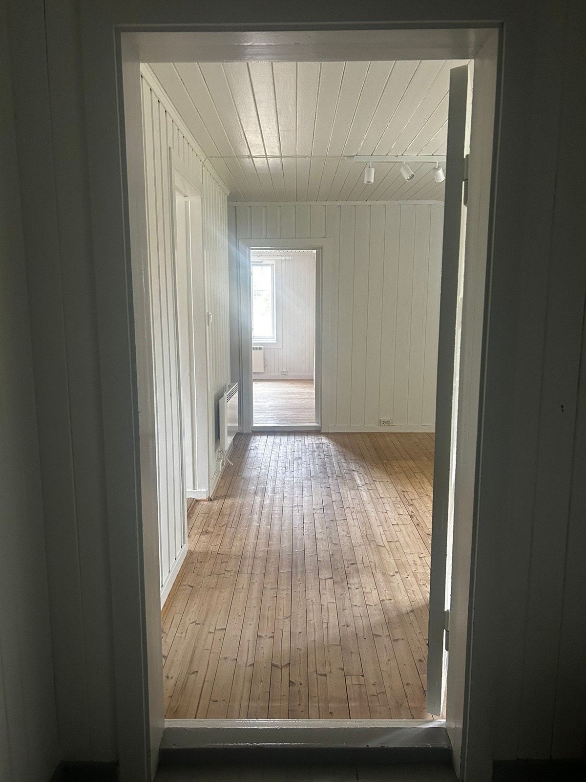 Fra gangen og inn i leiligheten Galleribilde