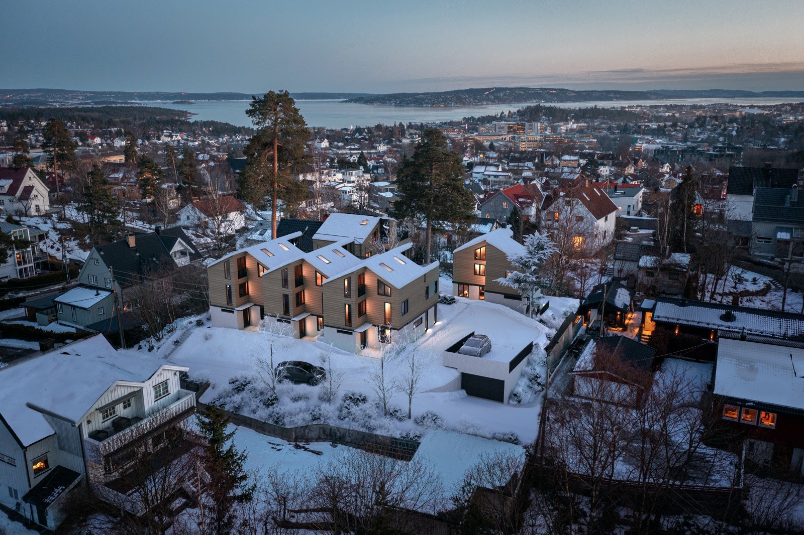 Boligene ligger på en høyde og de vil få nydelig fjordutsikt og svært gode solforhold. Illustrasjon - avvik vil forekomme. Galleribilde
