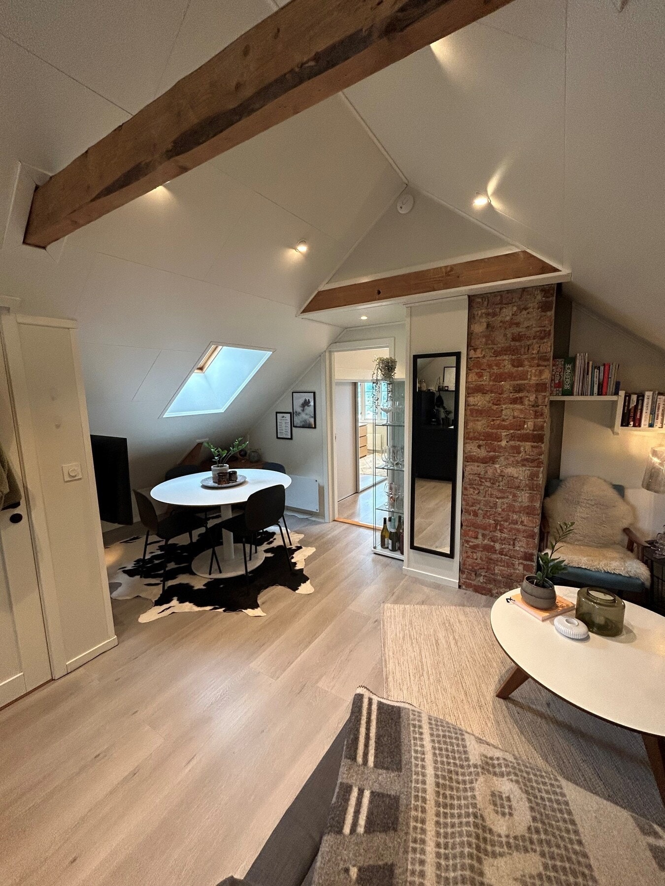 Mulig å møblere med et lite spisebord og stoler Galleribilde