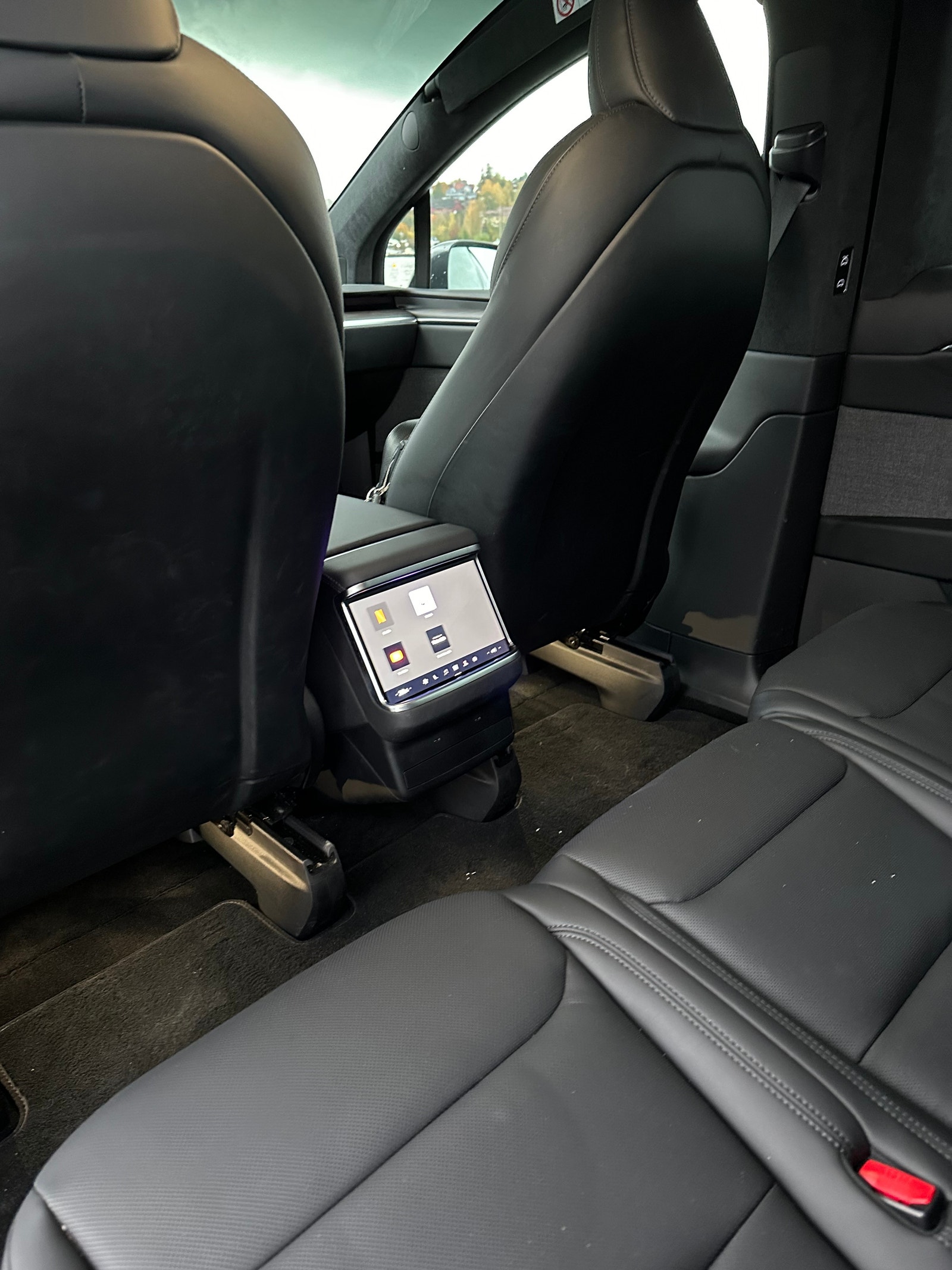 Tesla Model X 12