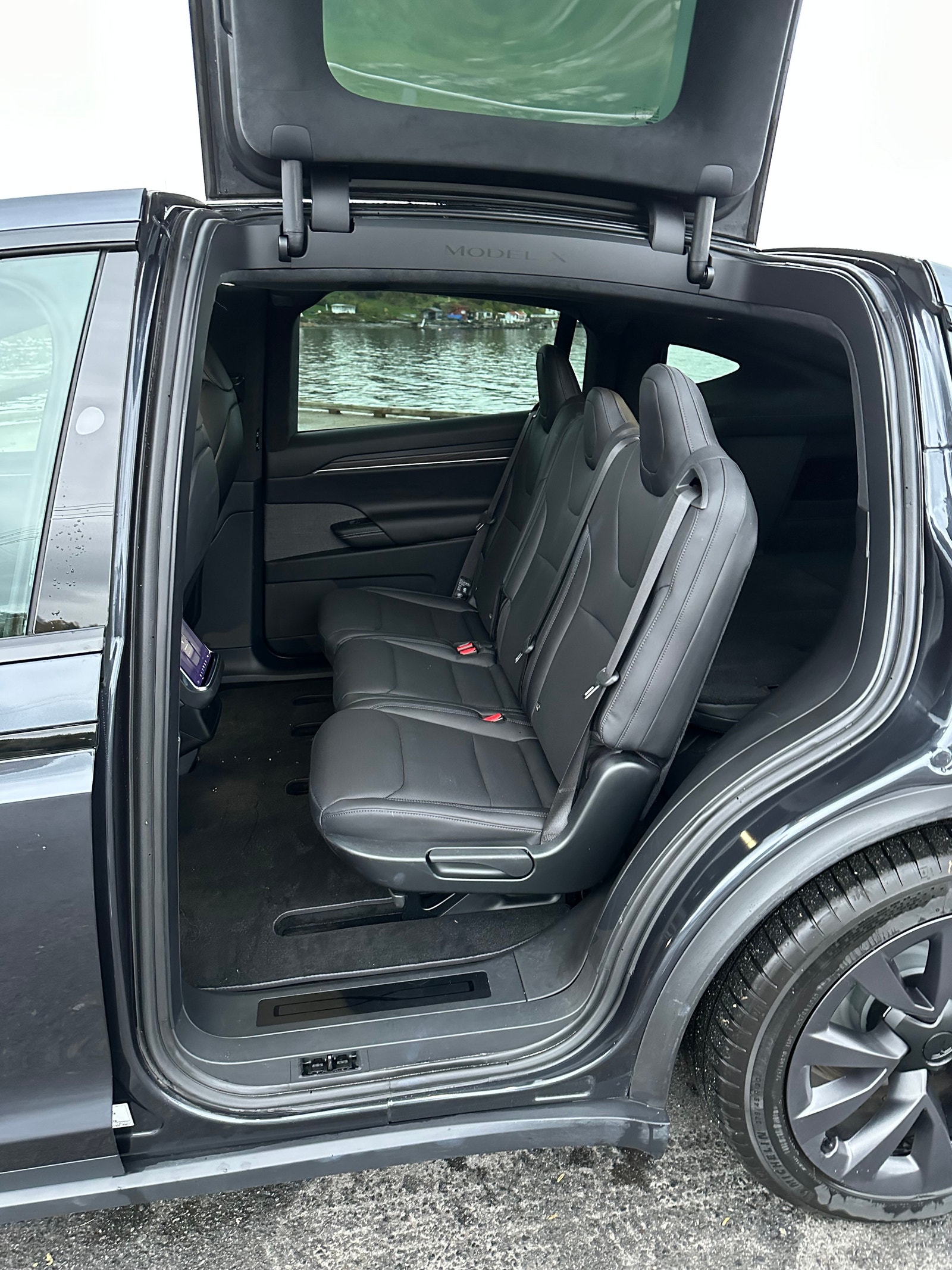 Tesla Model X 13
