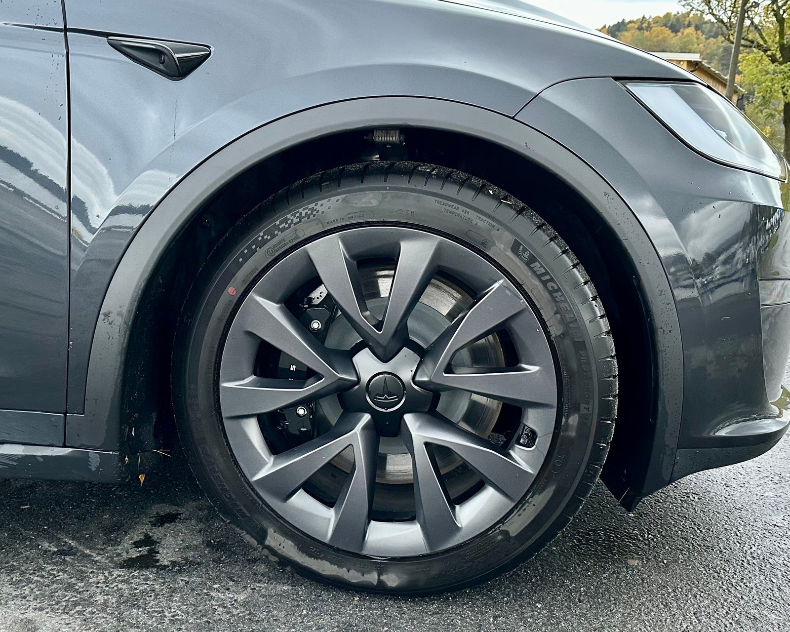 Tesla Model X 7