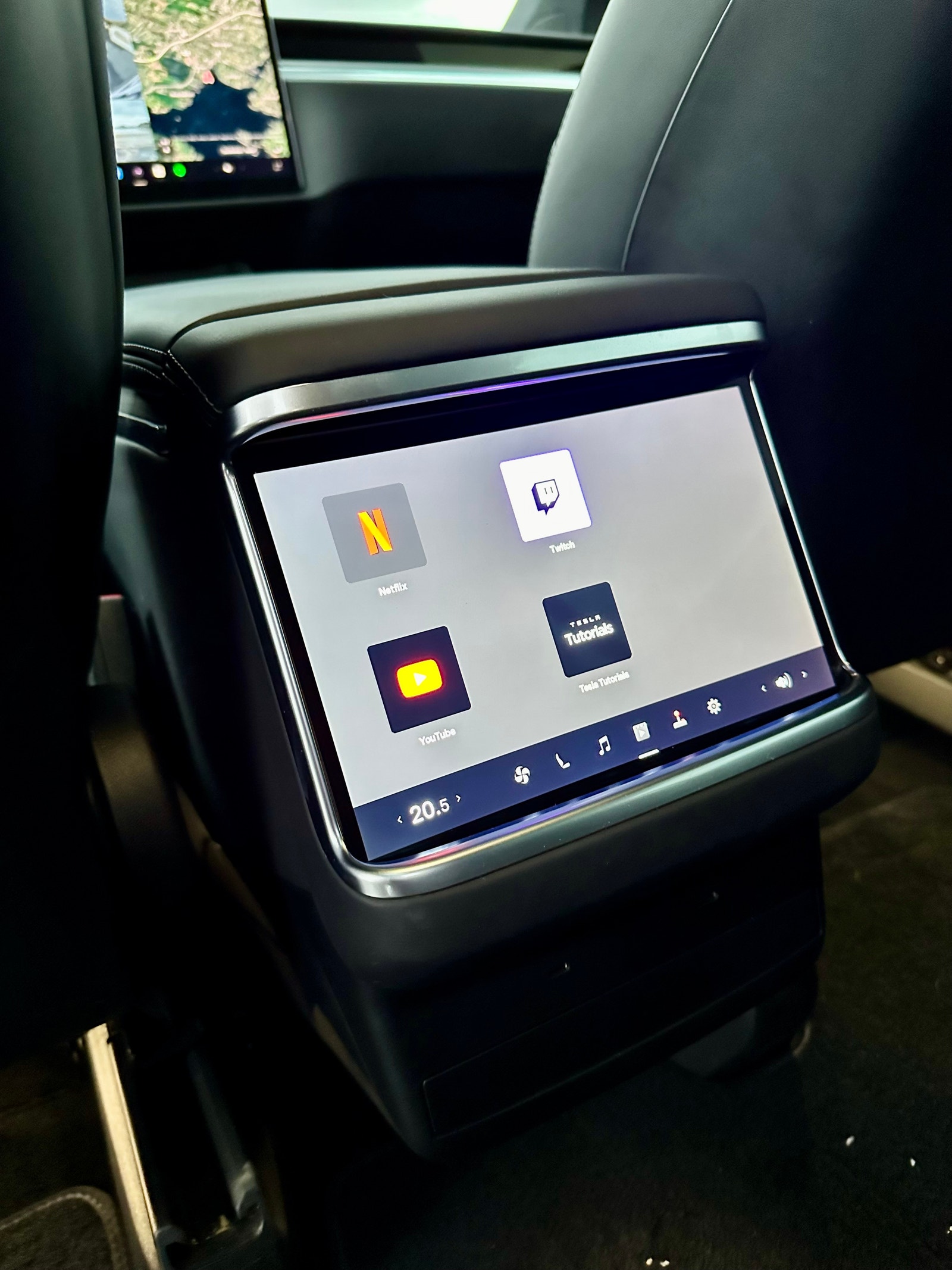 Tesla Model X 11