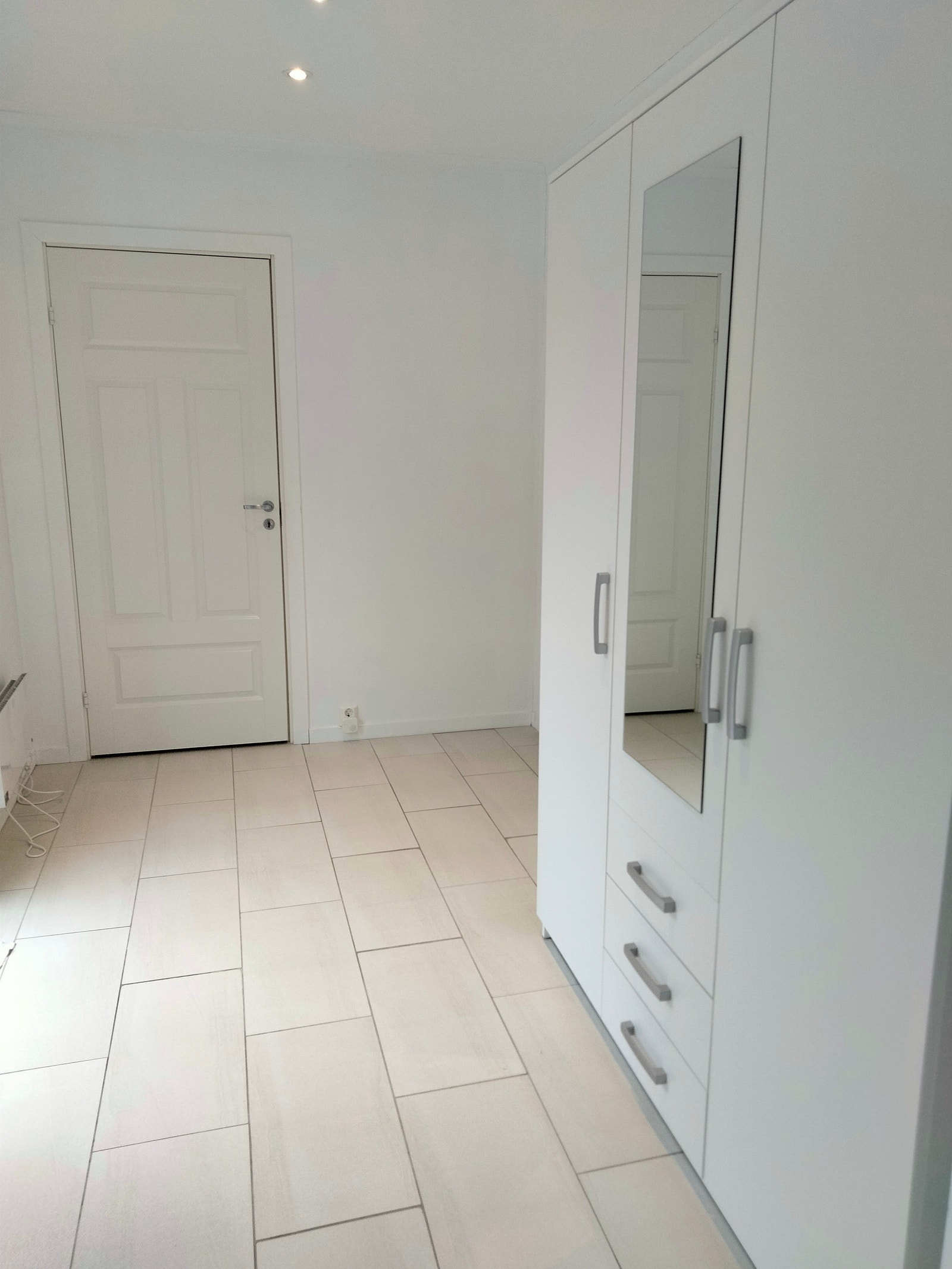 Entre, garderobe med speil . Galleribilde
