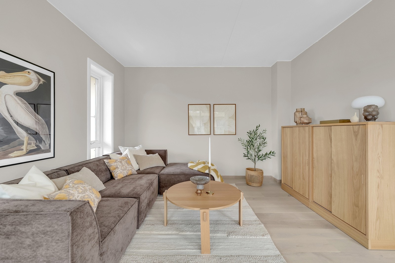 I stuen er det god plass til sofaløsning med tilhørende møblent. Galleribilde