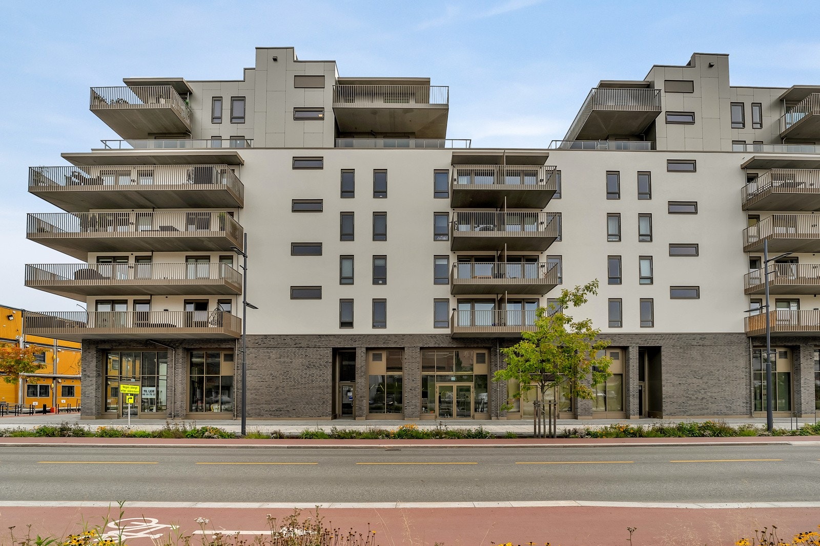 Det medfølger 1 stk. garasjeplass inkludert i prisen. Det er heis fra garasjeanlegget og opp til leiligheten. Galleribilde