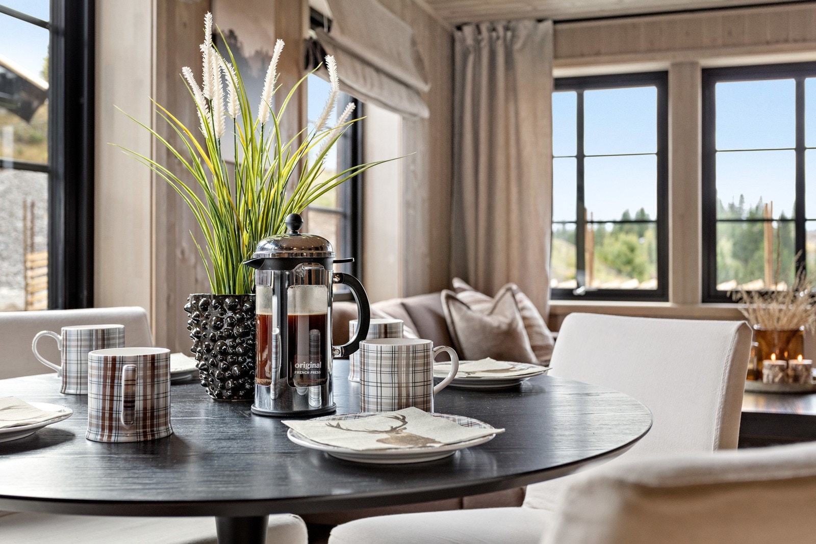 Her nytes morgen kaffen Galleribilde