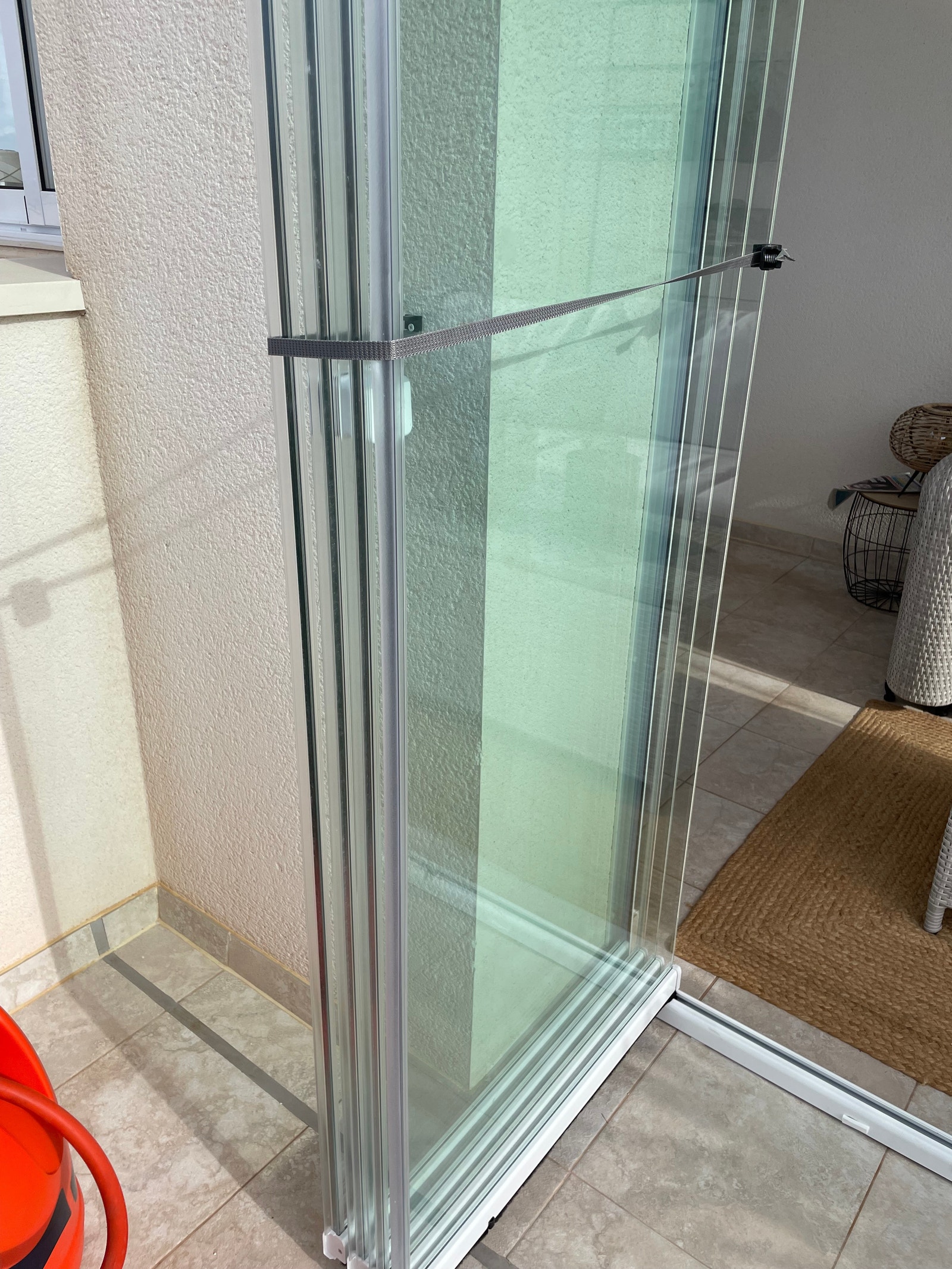 Glassdørene festes Galleribilde