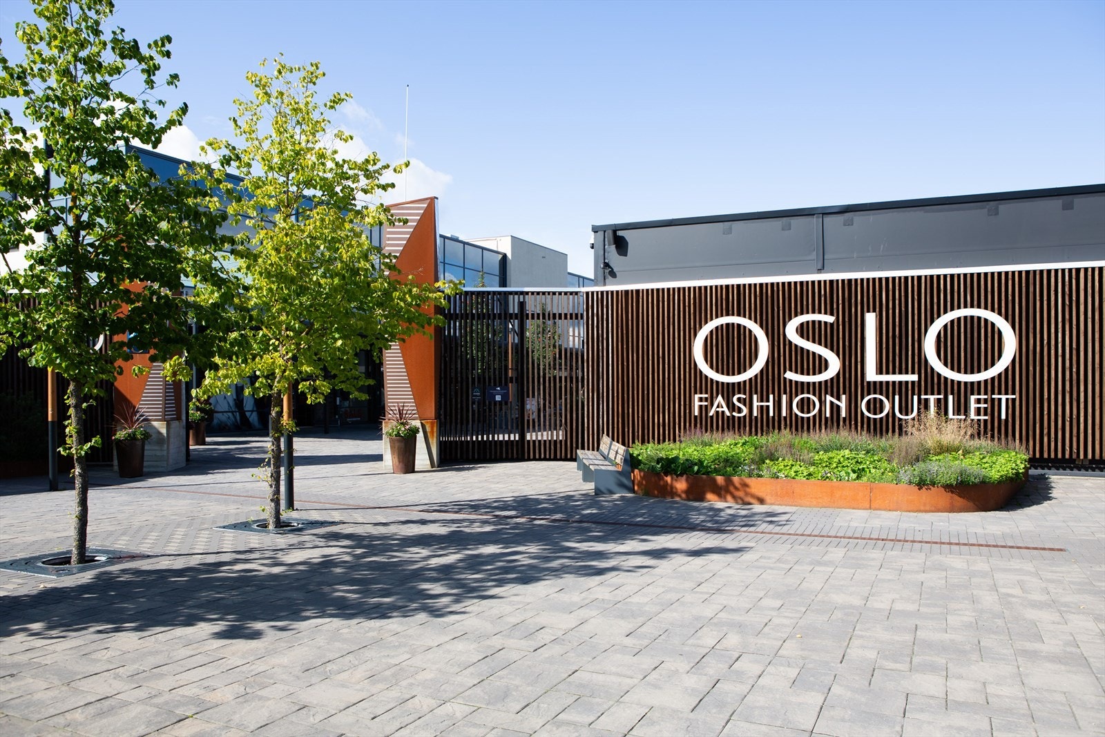 På Vestby Nord finner du populære Oslo Fashion Outlet som har et stort og godt utvalg av forretninger med gode tilbud Galleribilde
