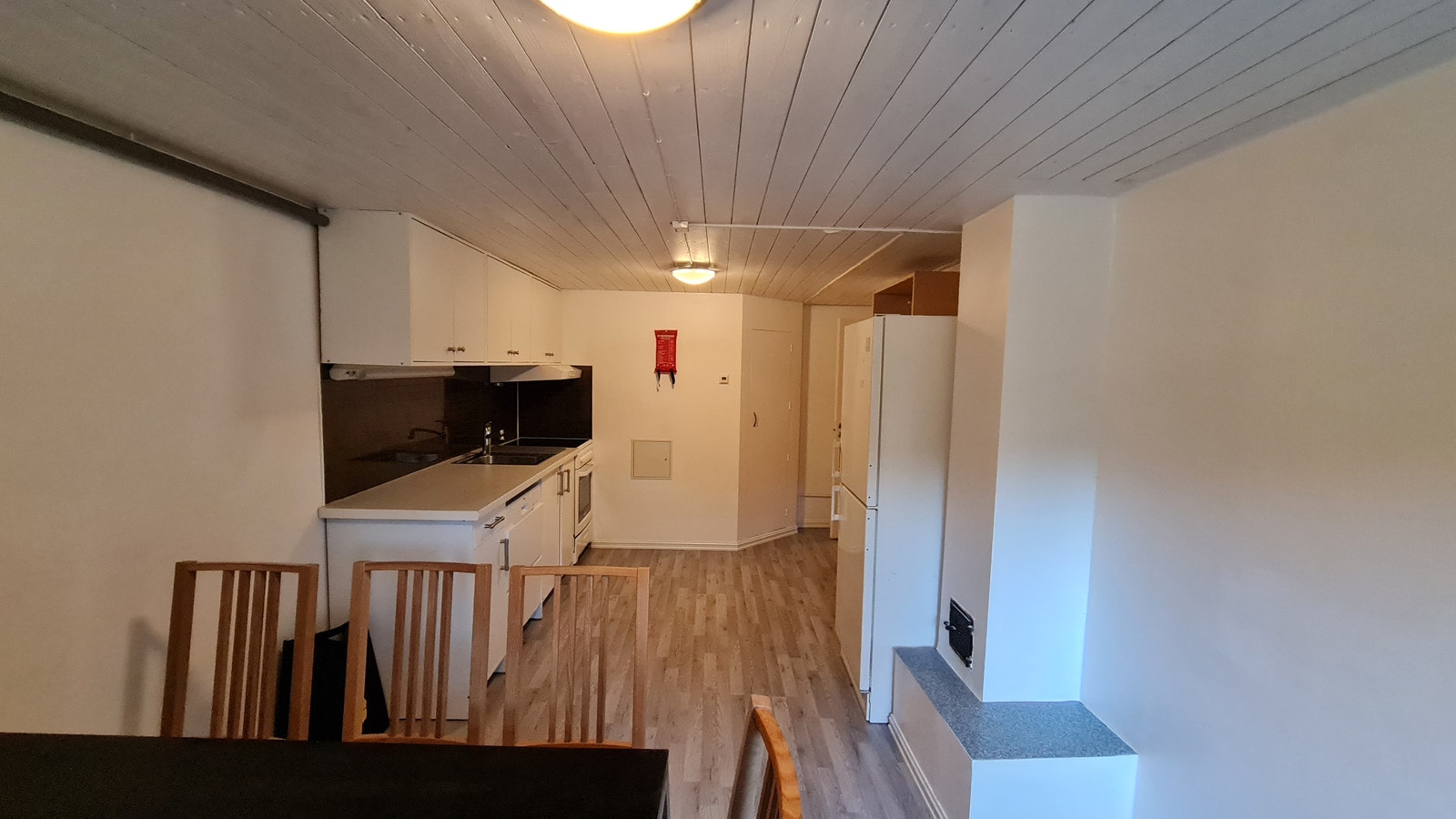 Kjøkken sett fra spisegruppe Galleribilde