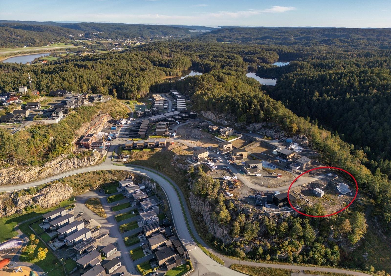 Kort vei til Hamrevann og flotte områder i skogen Galleribilde