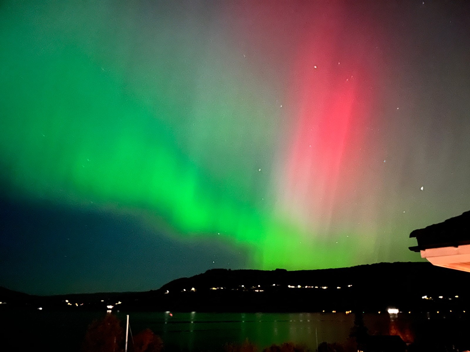 Flott utsyn over fjorden Galleribilde