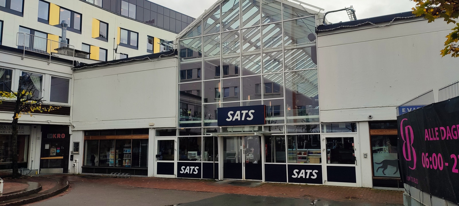 Sats ligger 7 minutter gange unna leiligheten. Det er også Sats på Karlsrud med HiYoga. Galleribilde