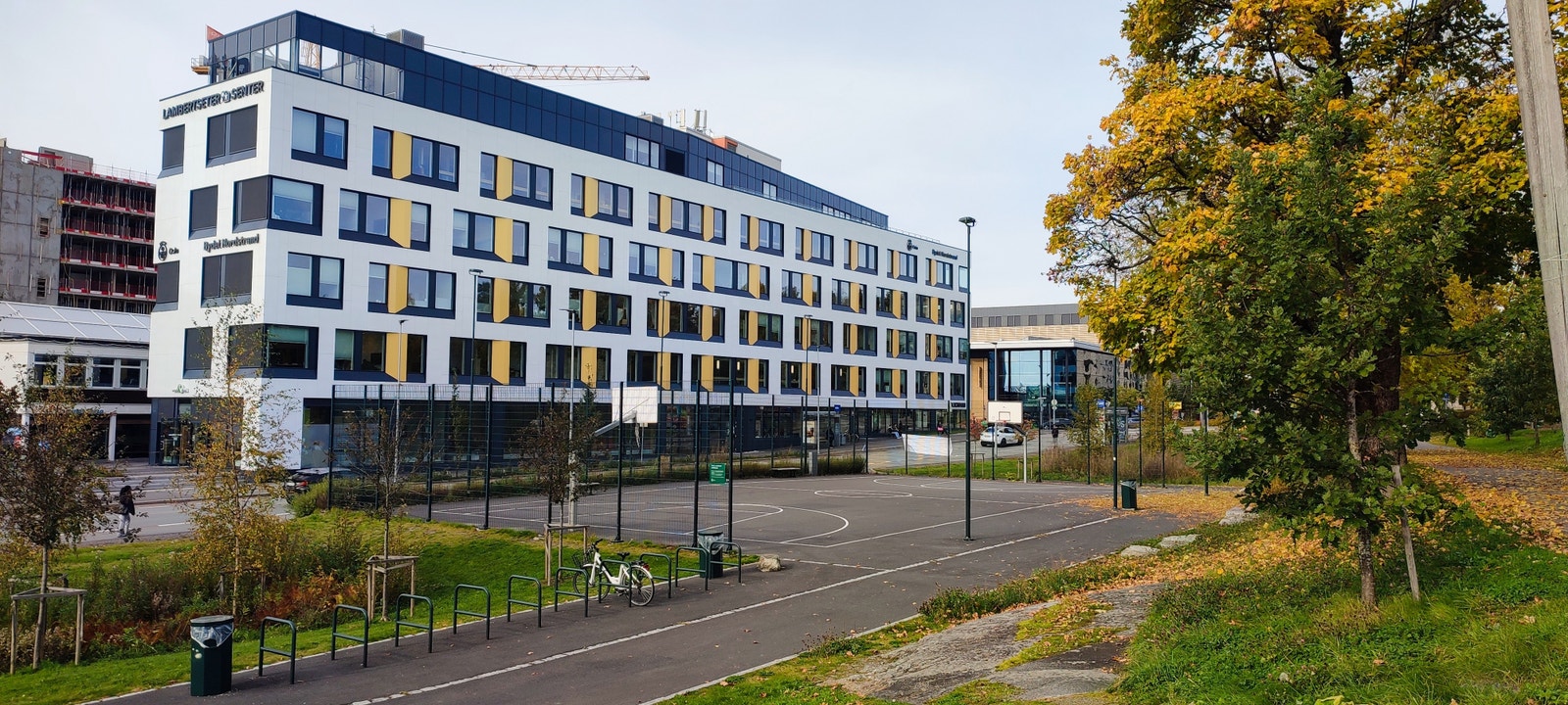 Nye Deichmanske bibliotek. Rett ved Lambertseter senter. Galleribilde