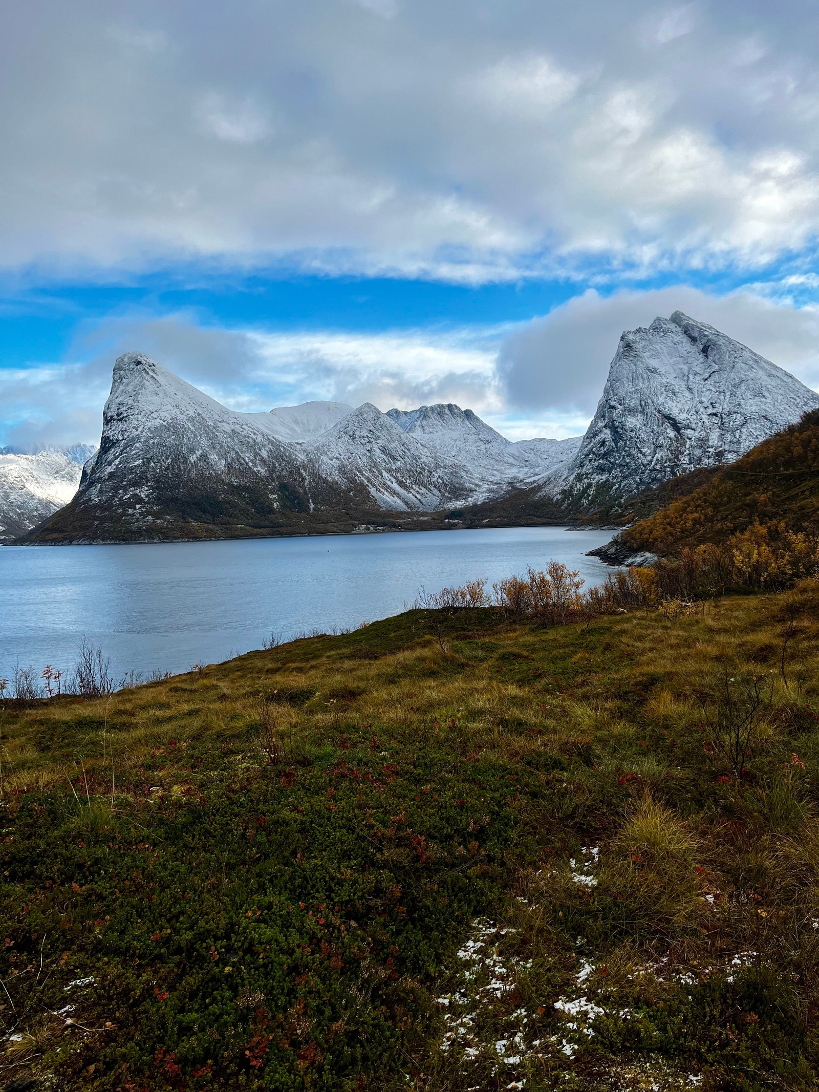 Friområde 1 minutt gange fra eiendommen, men utsikt mot Kvænan, Lomstinden og Bunkeskjulet. Galleribilde