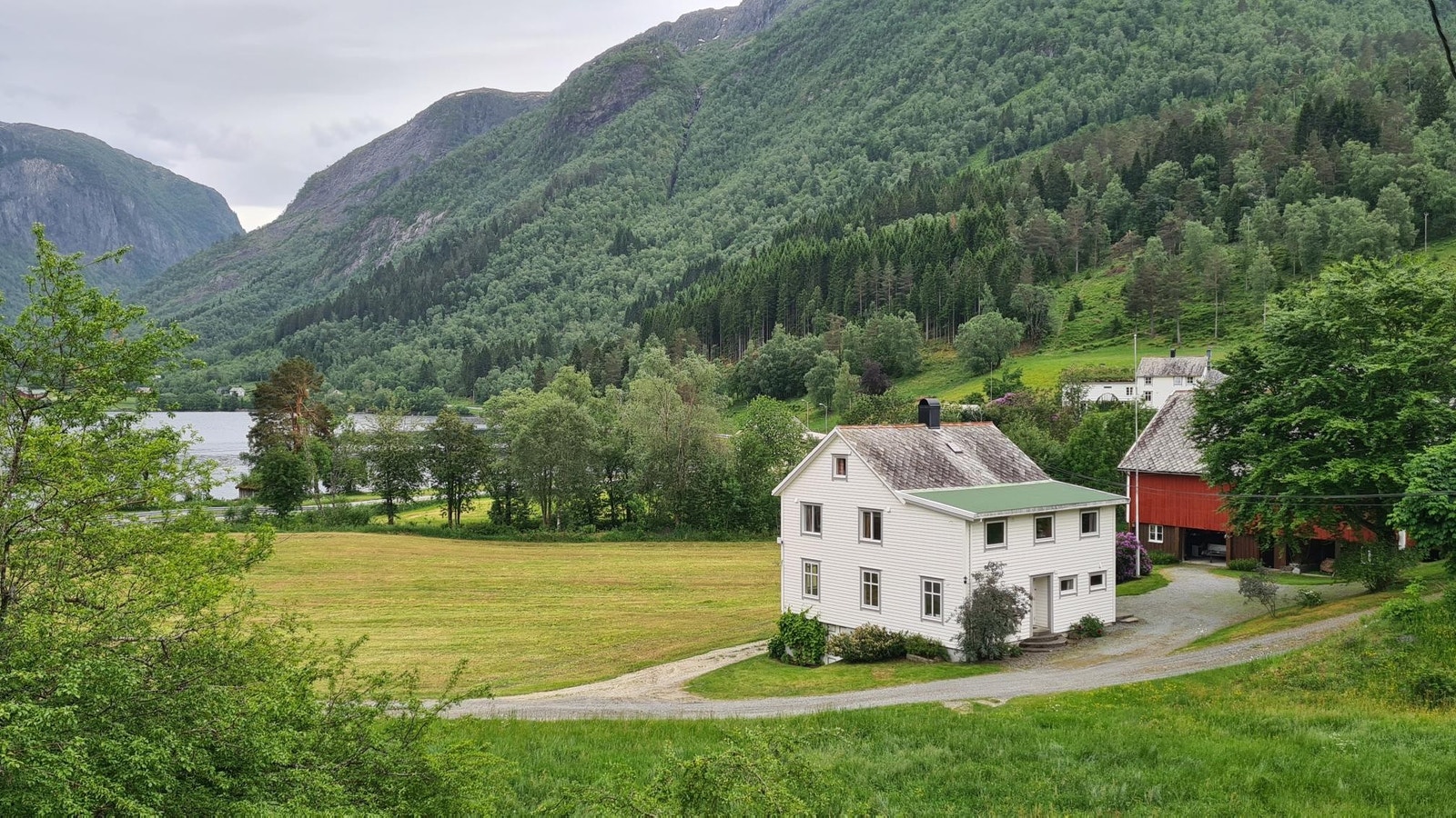 Utsikt mot Bjørkedalsvatnet Galleribilde