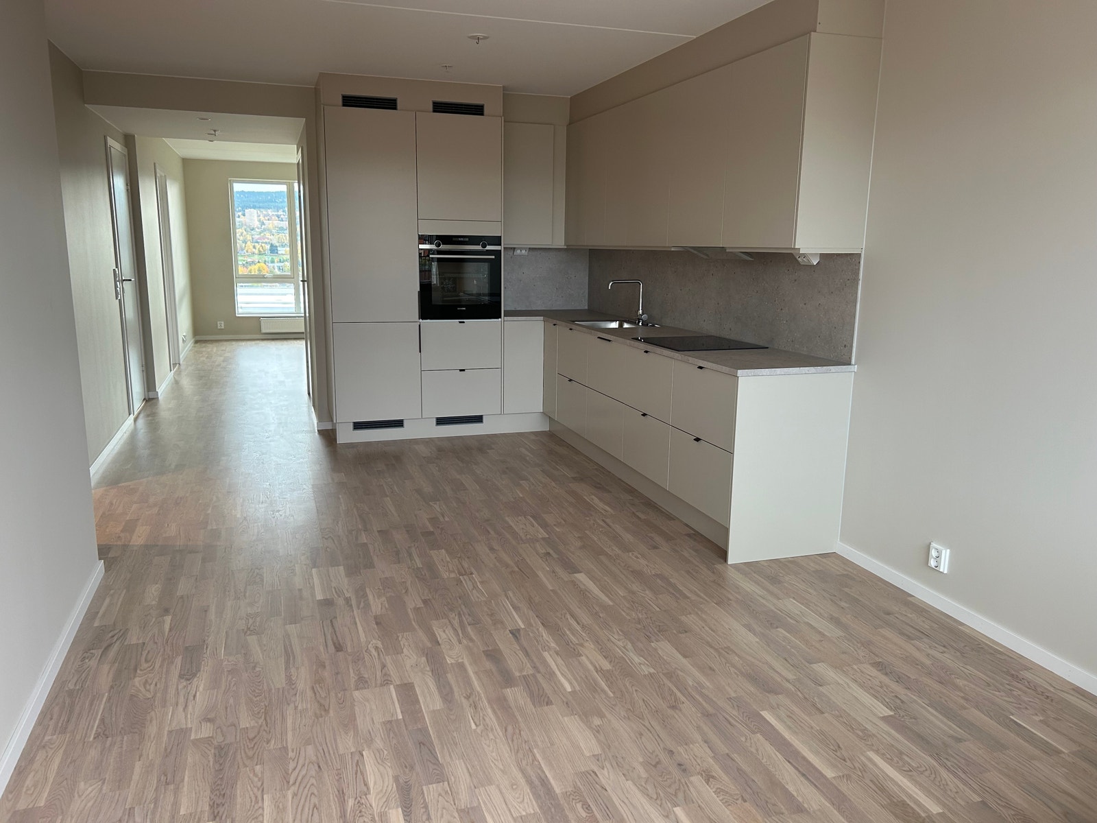 Kjøkken med integrerte hvitevarer fra Simens Galleribilde