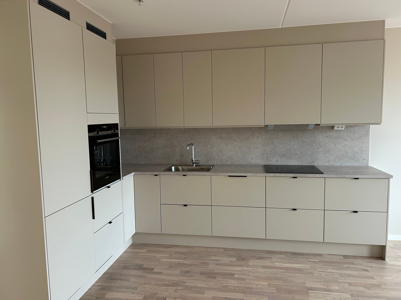 Bra med kjøkkenskap på kjøkkene Galleribilde