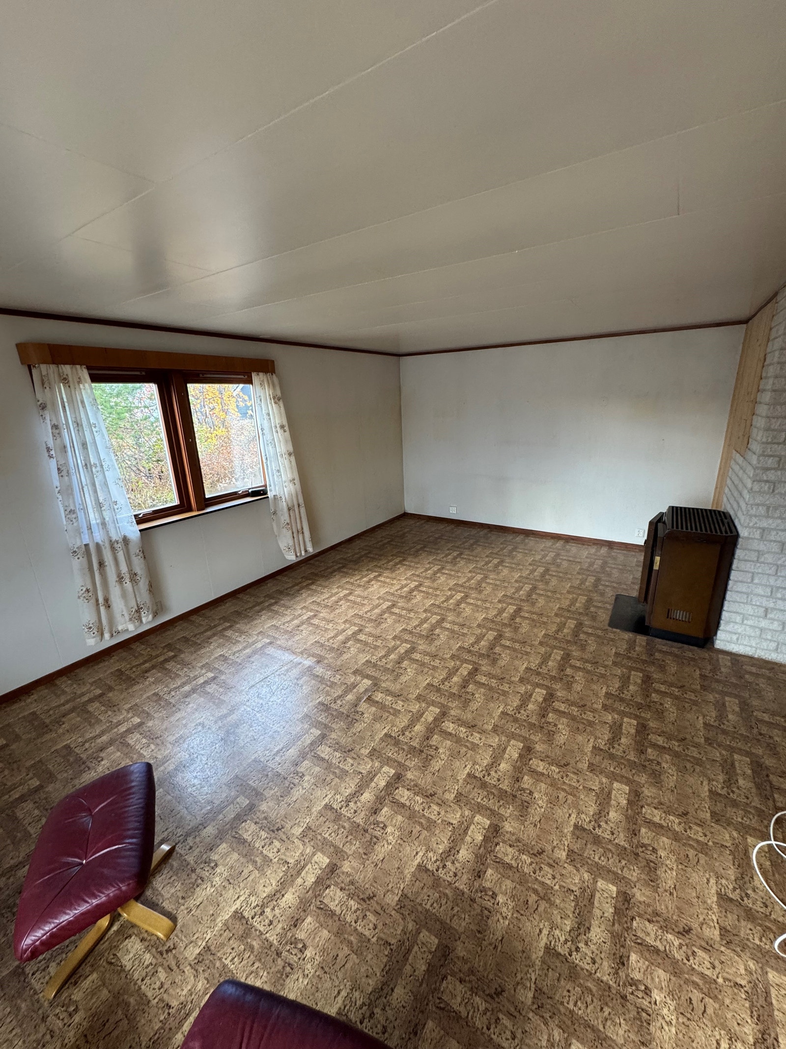 Stue med vedfyrt peis. Galleribilde