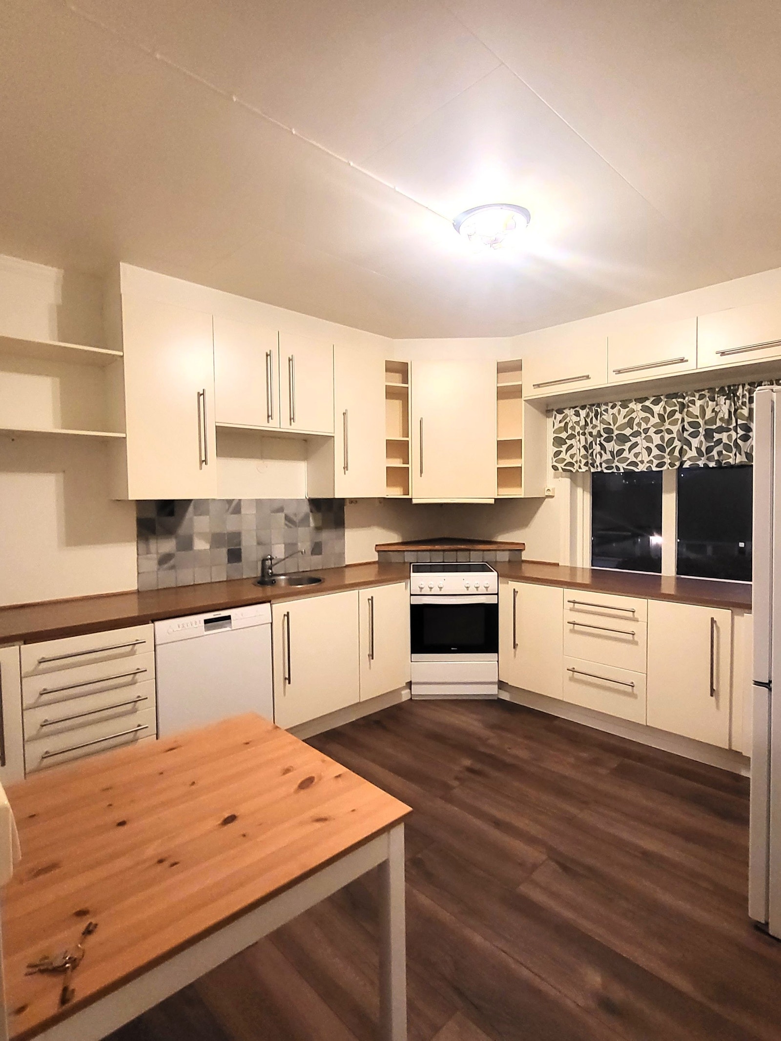 Eget "kjøkkenøy" kan lånes under leieforholdet Galleribilde