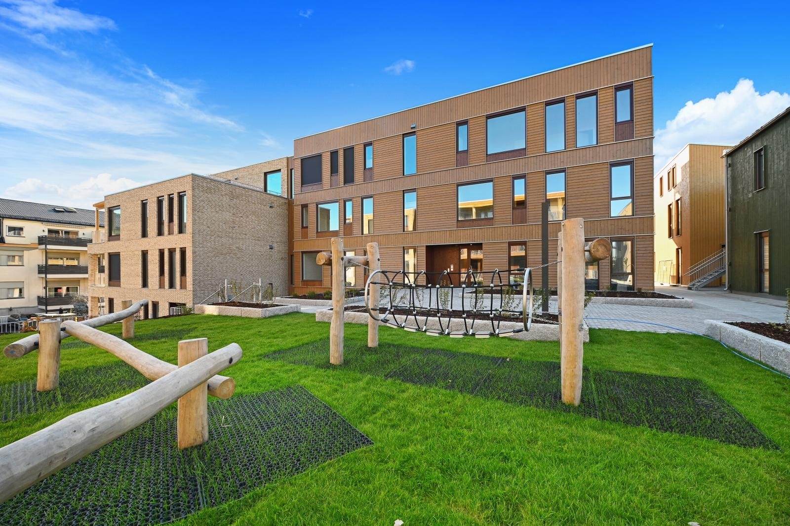 Fine grøntområder mellom hvert bygg. Galleribilde