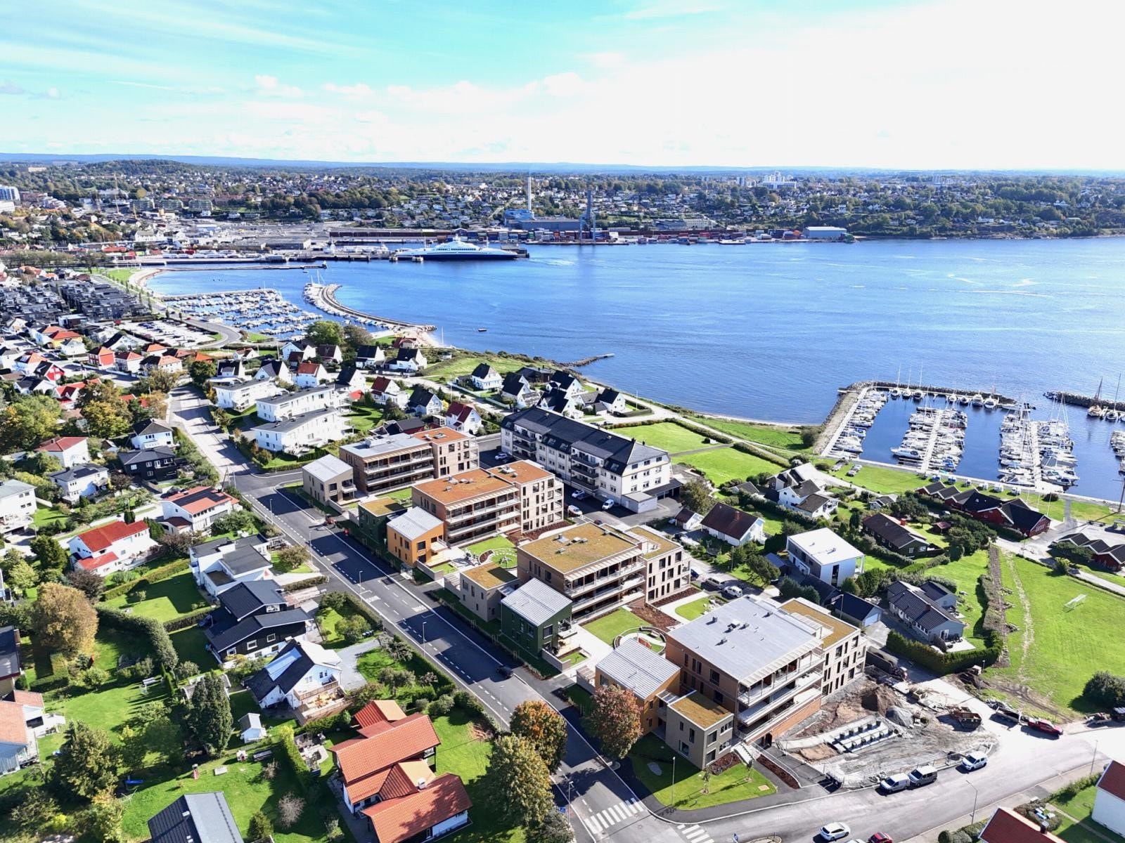 Fantastisk beliggnehet rett ved sjø og fine turområder. Galleribilde