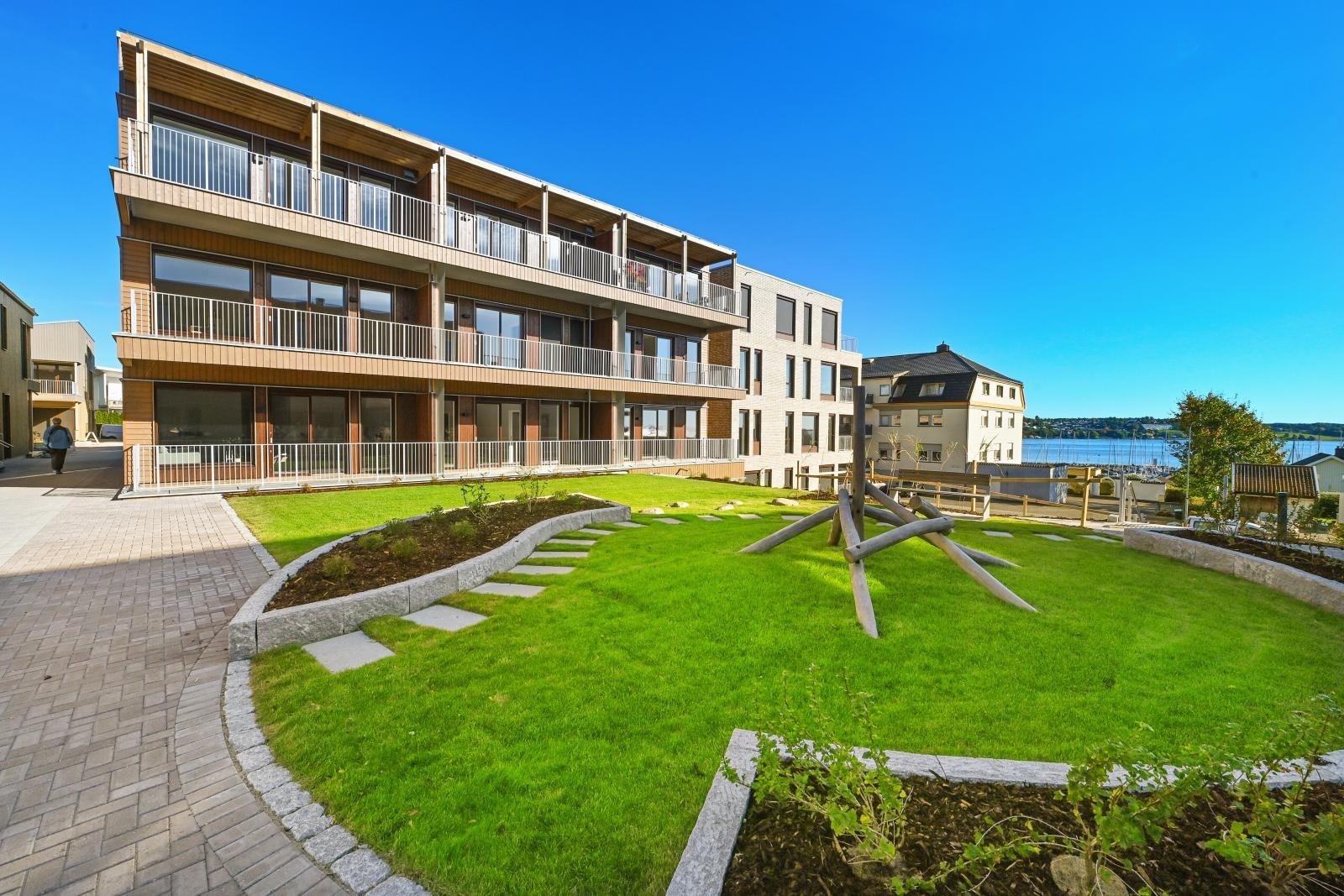 Fine grøntområder mellom hvert bygg. Galleribilde