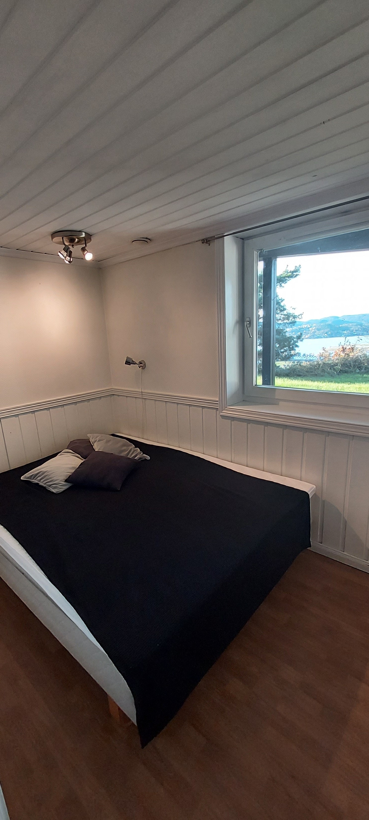Soverom med 150 cm seng Galleribilde