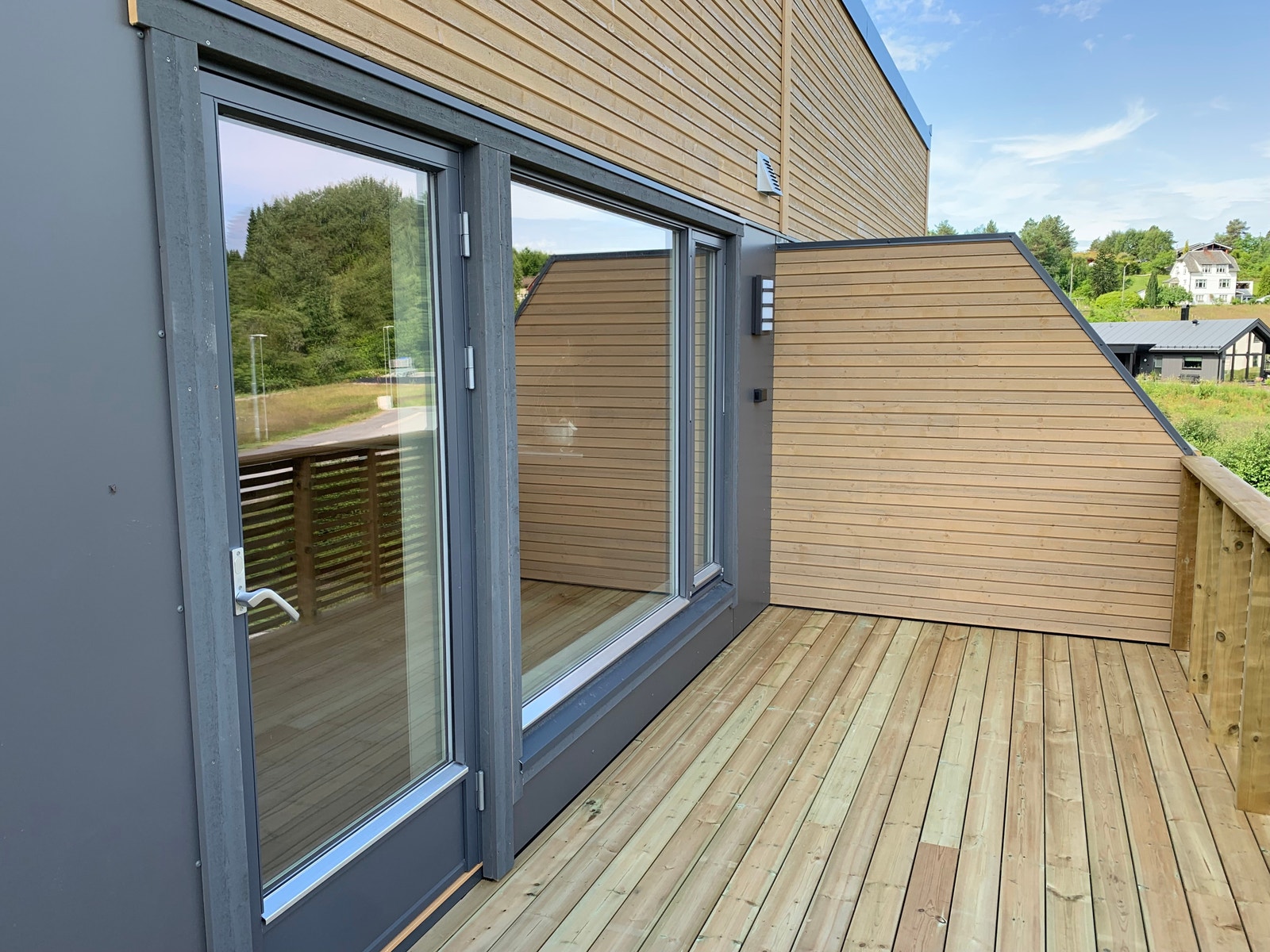 Alle leilegheiter har enten balkong eller markterrasse med utgang frå kjøkken/stue Galleribilde