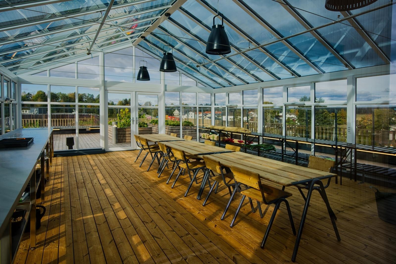 Felles takterrasse som tilhører A-bygget. Stort og fint drivhus til felles bruk. Galleribilde