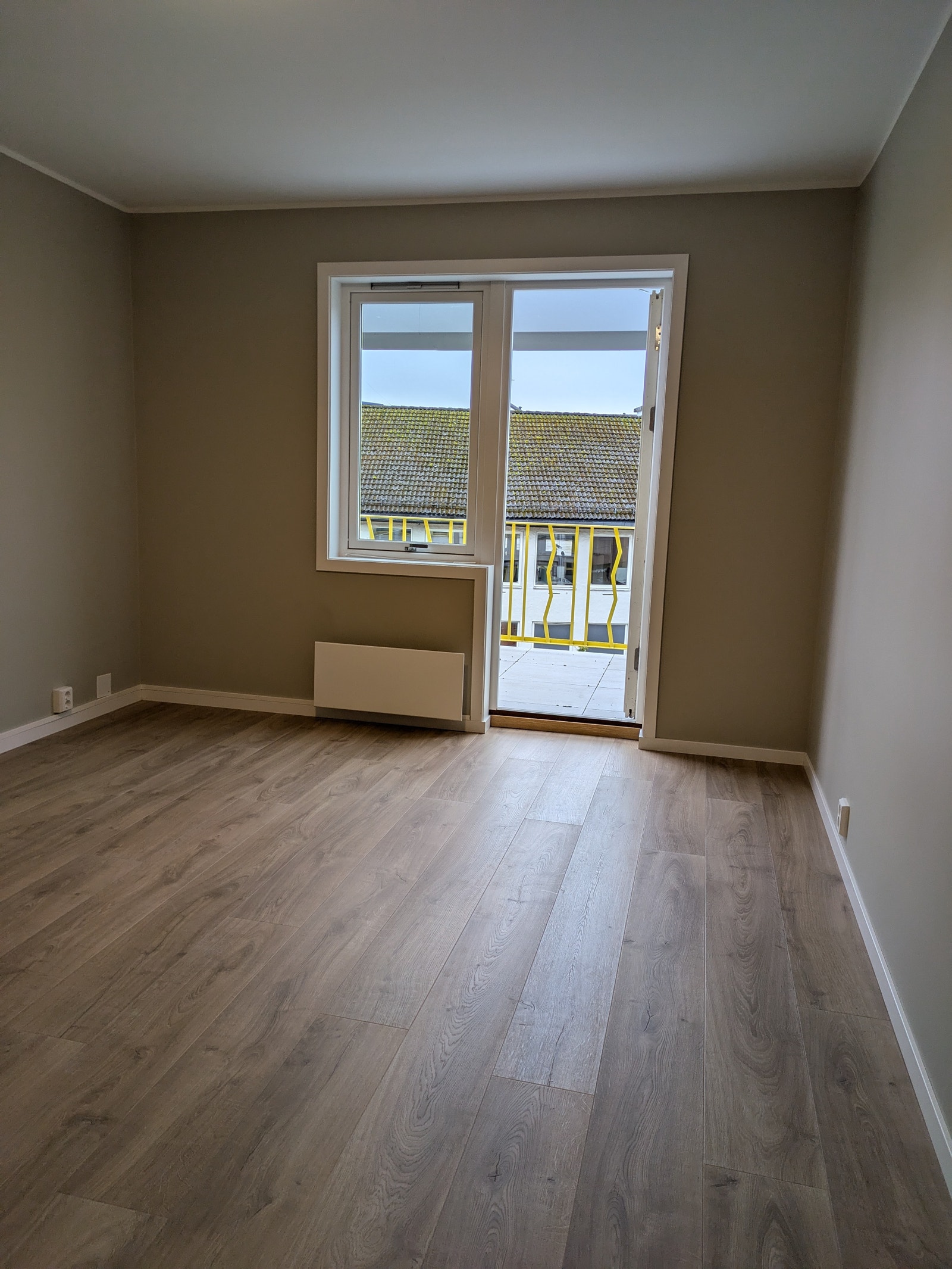 Soverom 1 med adkomst til balkong Galleribilde