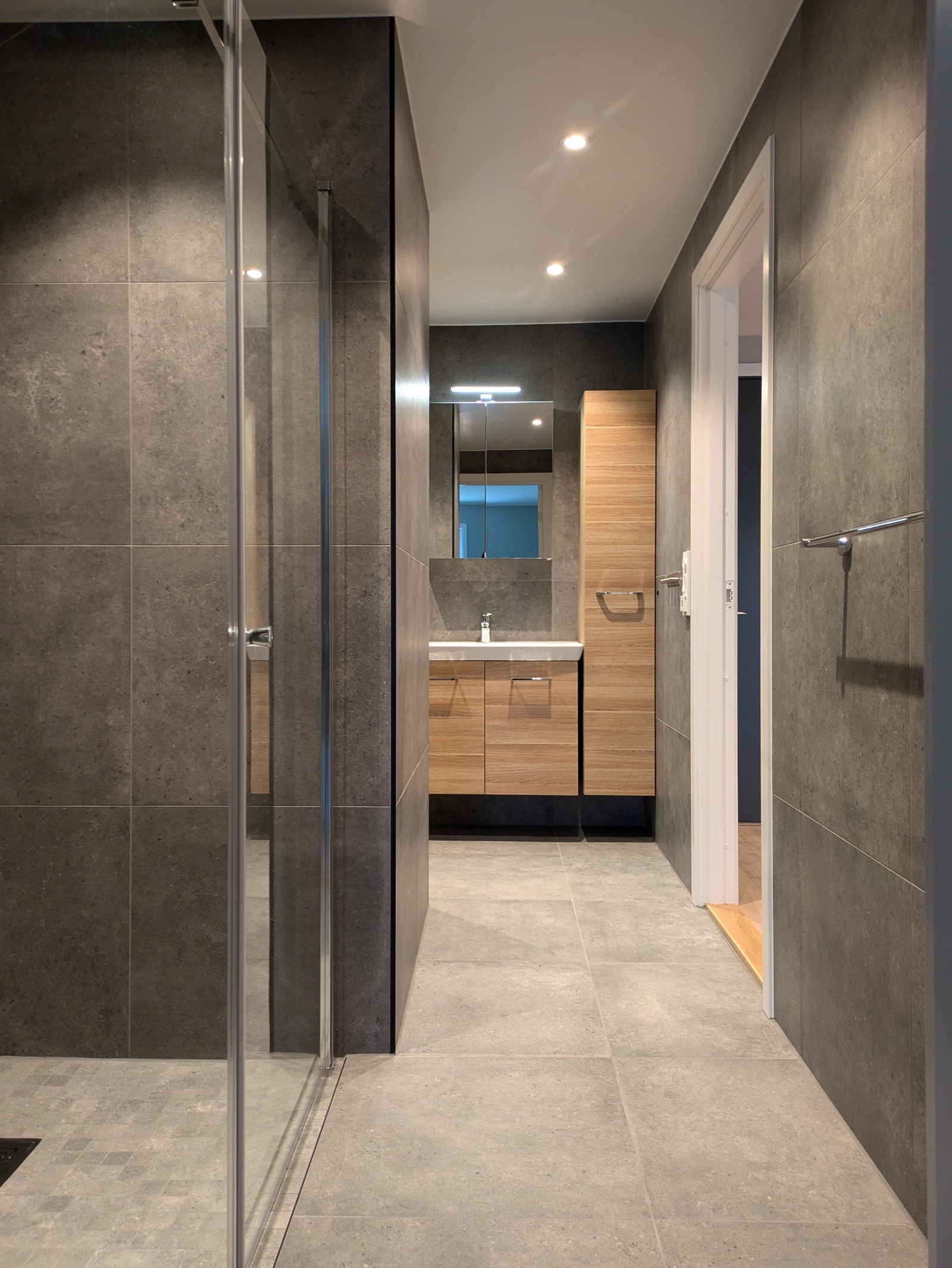 Nytt bad. Adkomst fra stue og soverom Galleribilde