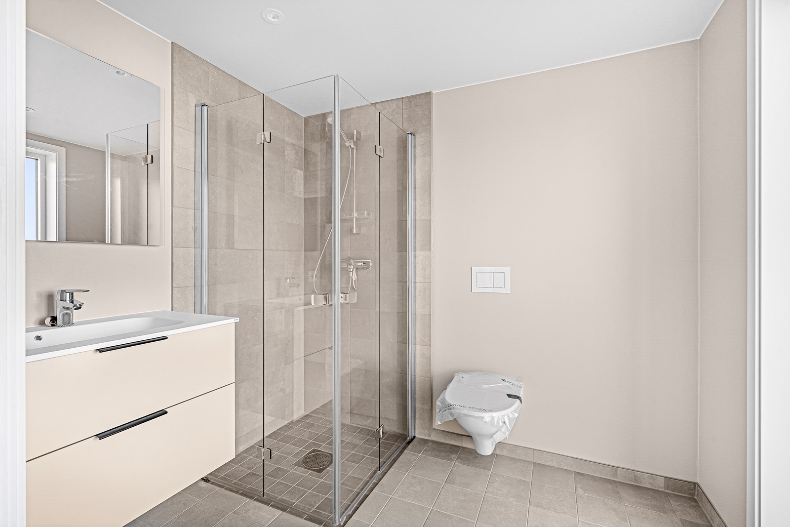 Nydelig bad med privat tilgang fra hovedsoverom Galleribilde