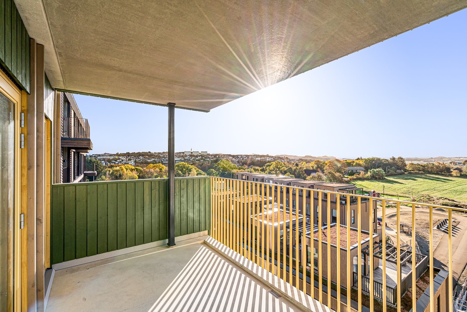 Fantastisk utsikt over Hafrsfjord fra balkongen. Her kan du nyte en trivelig atmosfære. Galleribilde