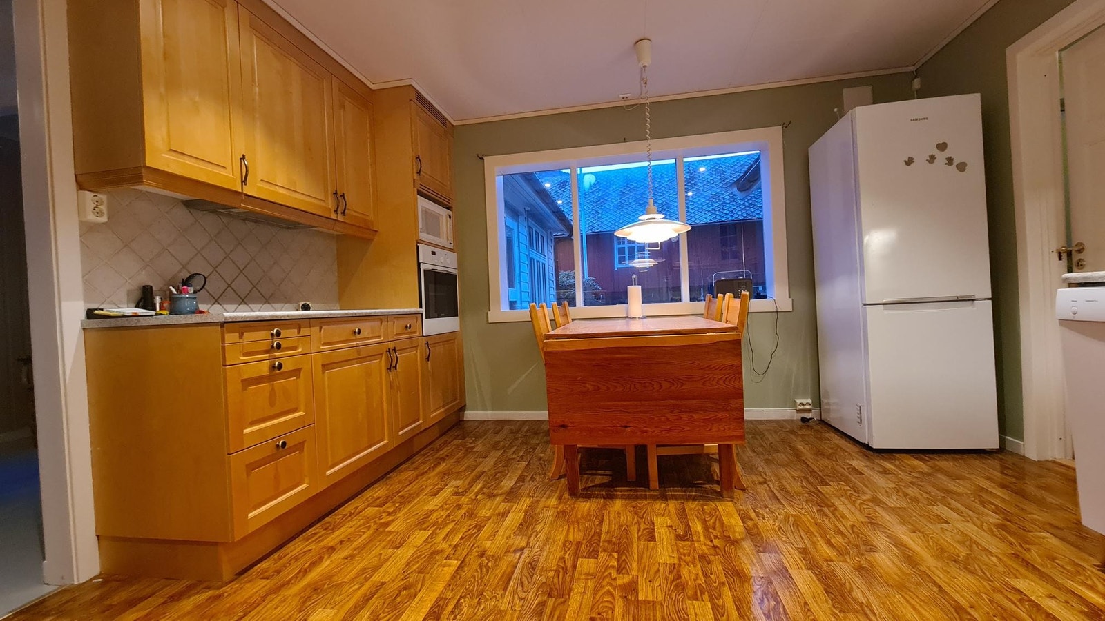 Oppvaskmaskin og kjøl/fryseskap kan følge med i leiga Galleribilde