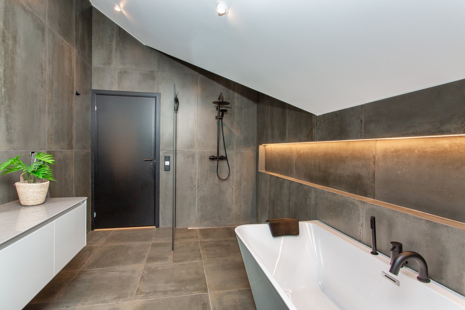 Bad oppe Galleribilde