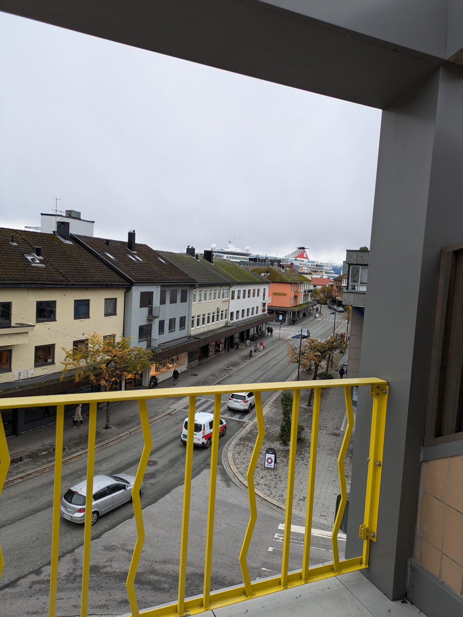 Utsikt vestover fra balkong Galleribilde