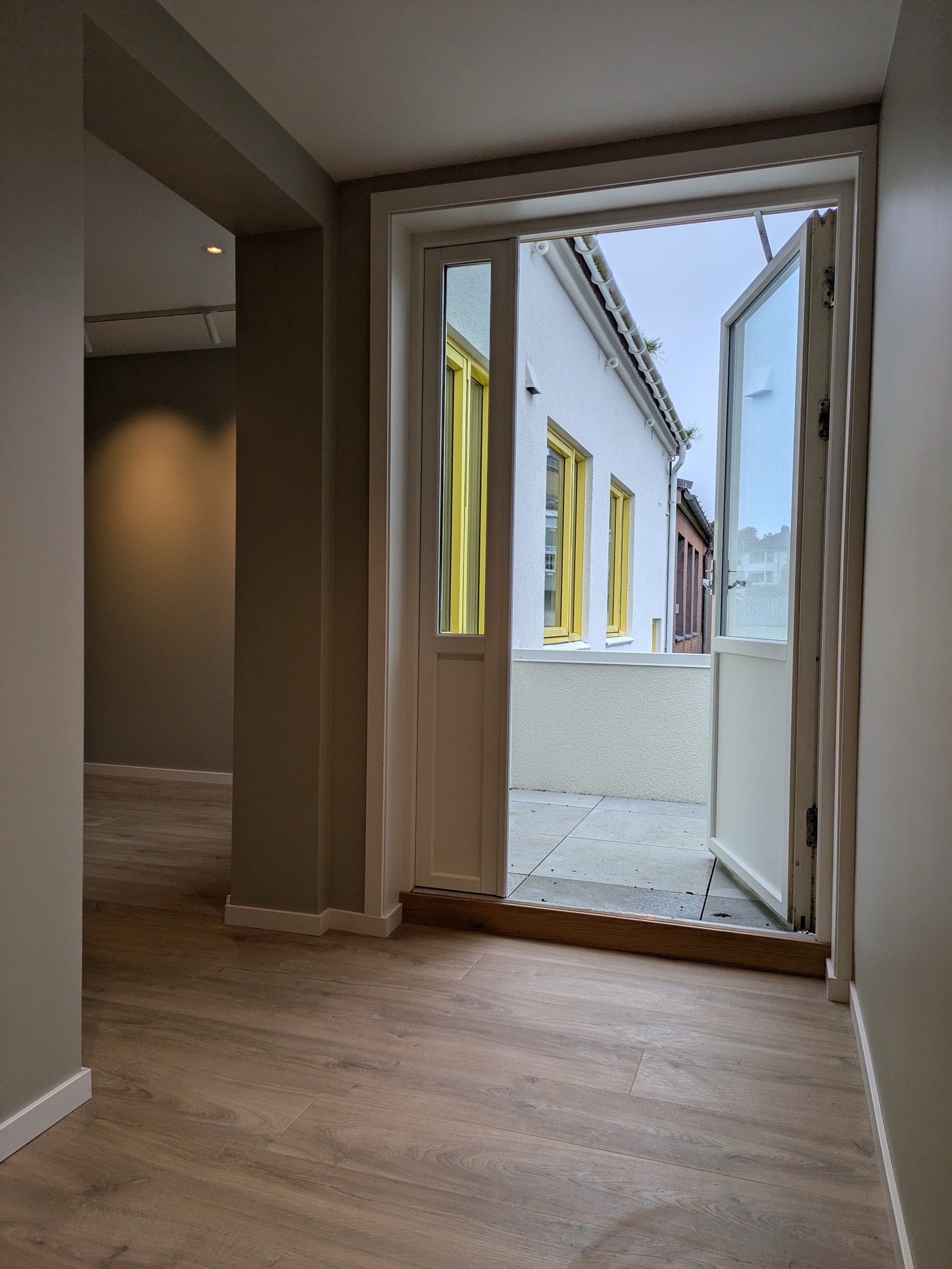 Entré mot luftebalkong Galleribilde