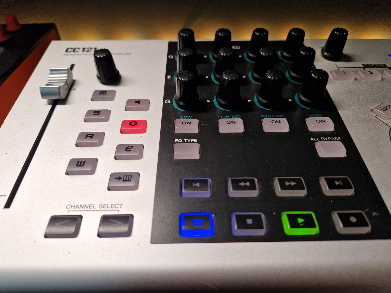 Steinberg CC121 Advanced Integration Controller | FINN-torget