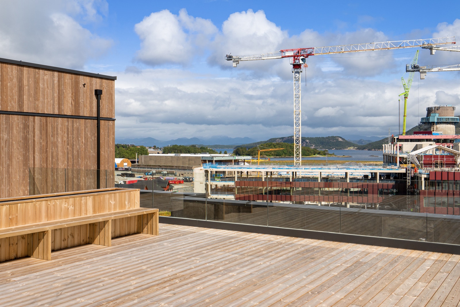 Bildet er hentet fra tilsvarende takterrasse som er ferdigstilt i byggetrinn 1 - Det tas forbehold om at bildet kun er ment til orientering og vil avvike fra faktisk leveranse for trinn 2. Galleribilde