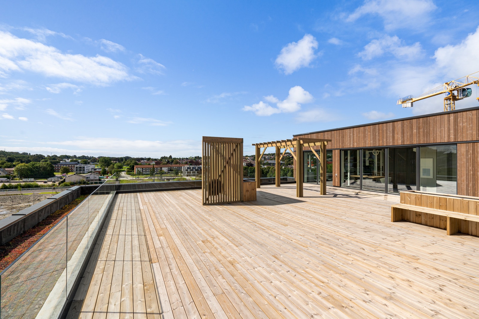 Bildet er hentet fra tilsvarende takterrasse som er ferdigstilt i byggetrinn 1 - Det tas forbehold om at bildet kun er ment til orientering og vil avvike fra faktisk leveranse for trinn 2. Galleribilde